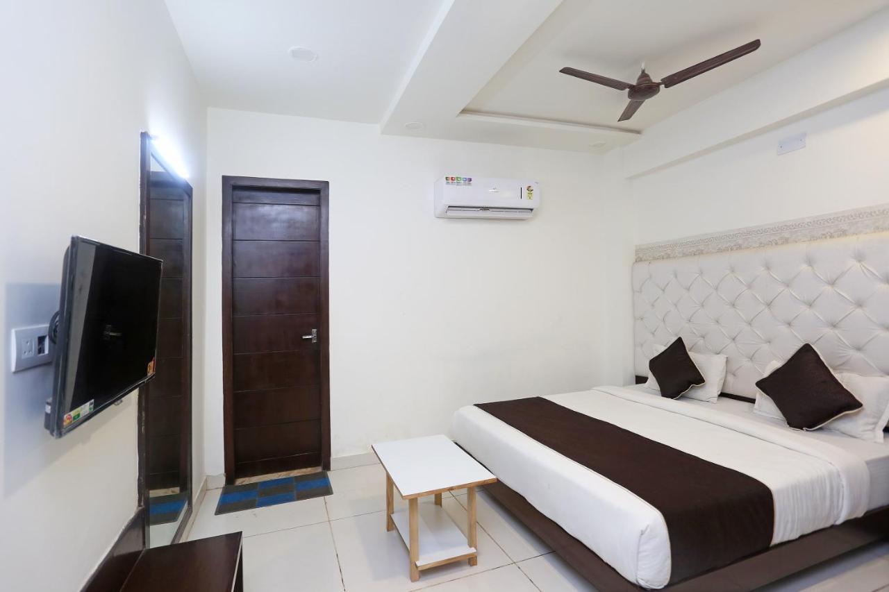 Oyo 18422 Central Grand Belanganj المظهر الخارجي الصورة