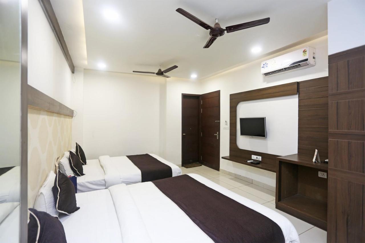 Oyo 18422 Central Grand Belanganj المظهر الخارجي الصورة