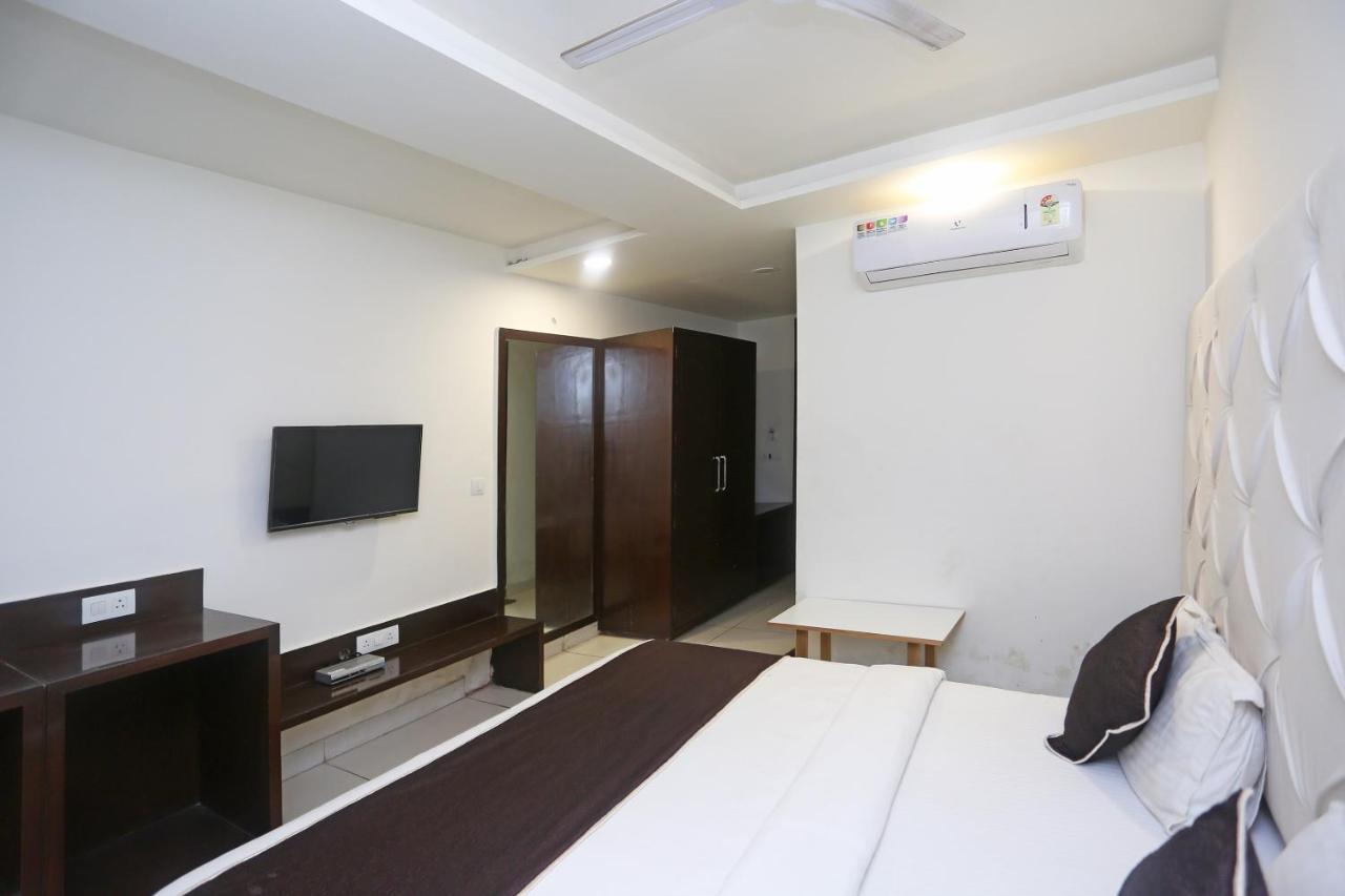 Oyo 18422 Central Grand Belanganj المظهر الخارجي الصورة