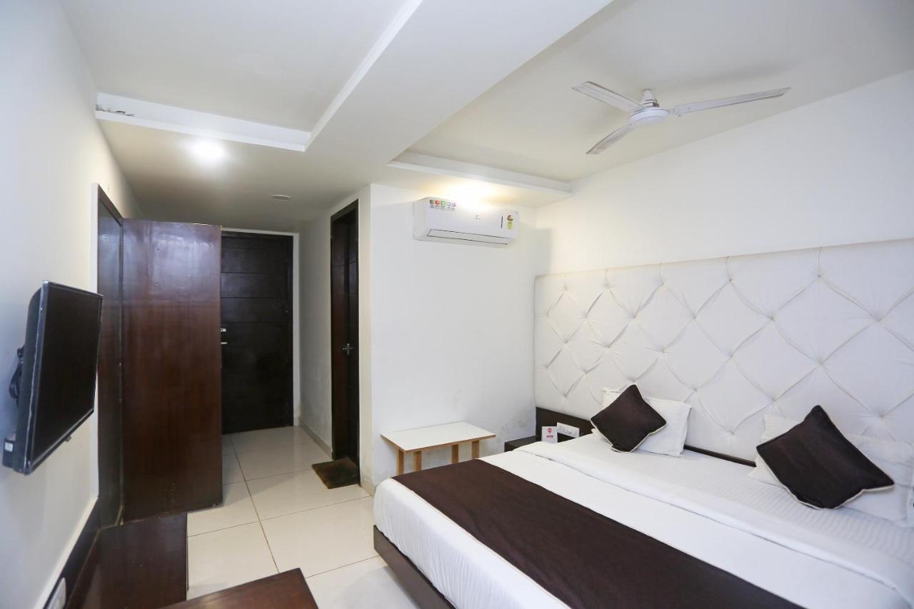 Oyo 18422 Central Grand Belanganj المظهر الخارجي الصورة