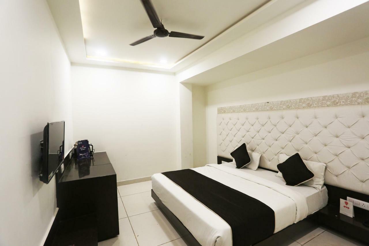 Oyo 18422 Central Grand Belanganj المظهر الخارجي الصورة