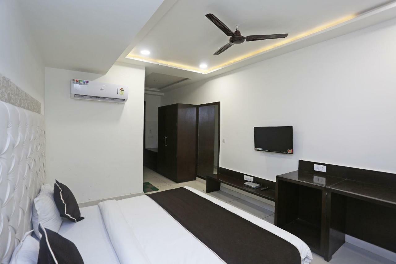 Oyo 18422 Central Grand Belanganj المظهر الخارجي الصورة